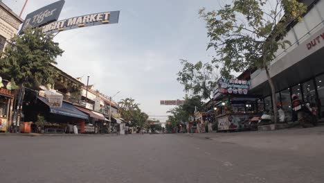 Timelapse-of-Pub-Street-During-the-Day