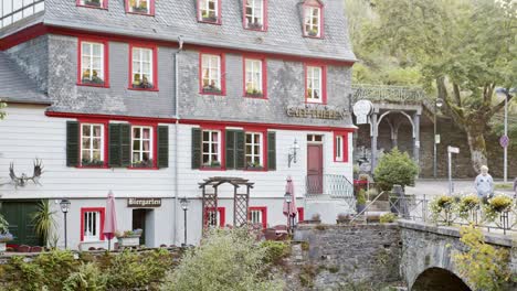 Hermoso-Restaurante-Tradicional-En-Alemania,-Monchau