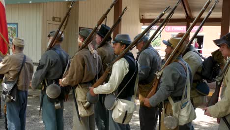 Soldados-Confederados-Esperan-La-Batalla