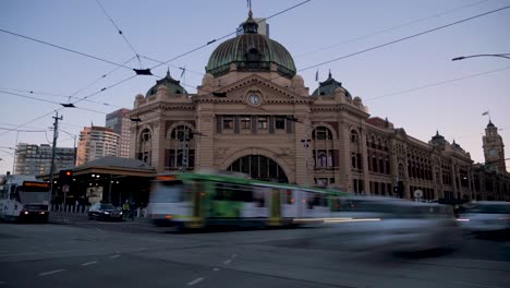 flinder-station-day-to-night-timelapse-with-traffic-and-movement,-July-2019-Time-Lapse-At-Flinder's-Street-Station,-Melbourne