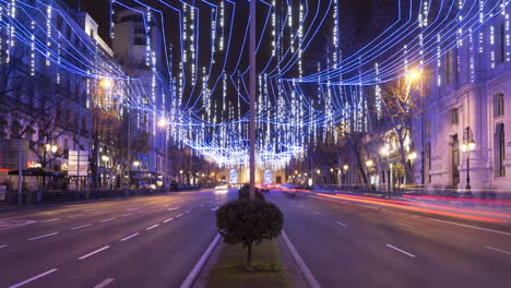 Zeitraffer-Der-Alcalá-Straße-Während-Der-Weihnachtszeit-In-Madrid,-Spanien