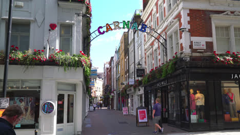 London-England,-Circa:-Einkaufsviertel-An-Der-Carnaby-Street-In-London,-Uk