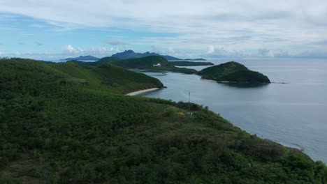 Hubschrauber-Liefert-Treibstoff-An-Einen-Abgelegenen-Kommunikationsmast-Auf-Der-Tropischen-Insel-Fidschi