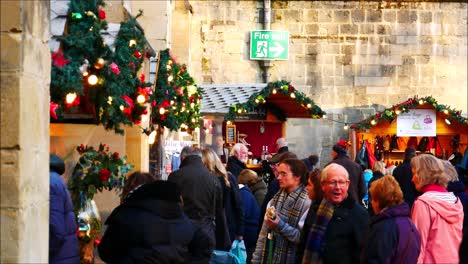 Winchester-christmas-market,-shopping,-stalls-and-music