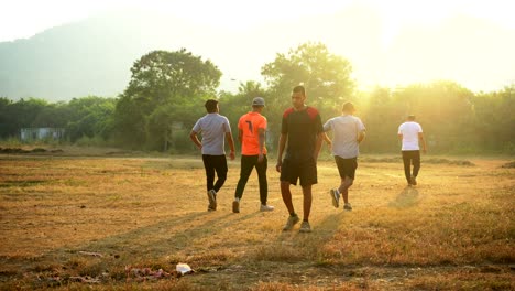 Jogging-Paseo-Matutino-En-El-Parque-En-Mira-Road-A-La-Luz-Del-Sol-De-La-Mañana