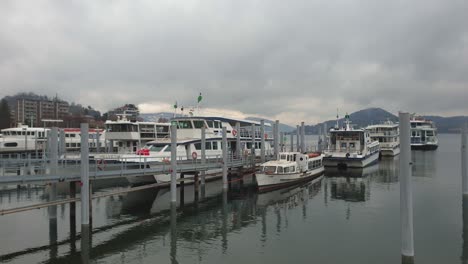 Transbordadores-Amarrados-En-El-Puerto-De-Arona-En-El-Lago-Maggiore
