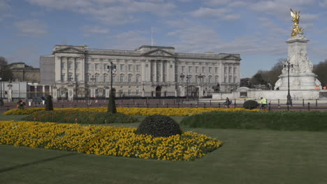 Jardín-De-Flores-Delantero-Fuera-Del-Palacio-De-Buckingham-Por-La-Mañana