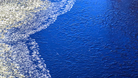 Vista-De-La-Congelación-Del-Agua-Del-Mar-Báltico-Durante-El-Invierno