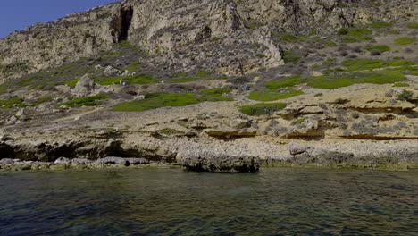 Levanzo-Insel-Und-Kleiner-Versteckter-Strand-Mit-Kristallklarem-Meerwasser-In-Sizilien,-Italien