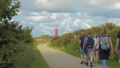 Ein-Fahrradweg-In-Den-Dünen