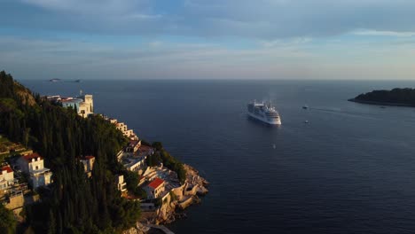 Luxury-cruise-ship-on-the-Adriatic-Sea-visiting-Dubrovnik,-Croatia