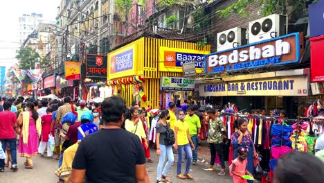 La-Gente-Llena-El-Mercado-En-Kolkata-Después-De-Que-Se-Levante-El-Bloqueo-Por-Covid-19-En-Bengala