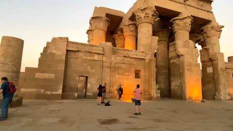 Kom-Ombo-Symmetrischer-Tempel-Bei-Sonnenuntergang,-Einer-Der-Berühmtesten-Tempel-Ägyptens