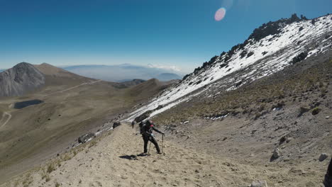 Gruppe-Von-Wanderern-Im-Vulkan-Nevado-De-Toluca