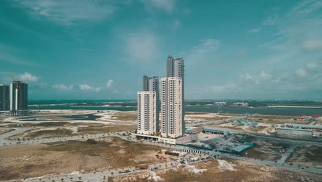 Eko-Pearl-Towers,-Un-Edificio-Residencial-En-La-Nueva-Ciudad-Que-Fue-Recuperada-Del-Océano-En-La-Isla-Victoria