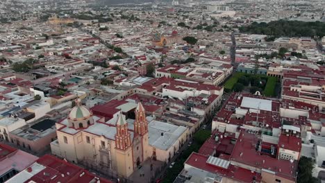 Church-of-the-Congregation-of-Our-Lady-of-Guadeloupe-and-the-Plaza-de-Armas-In-Santiago-de-Querétaro,-Mexico---aerial-drone-shot