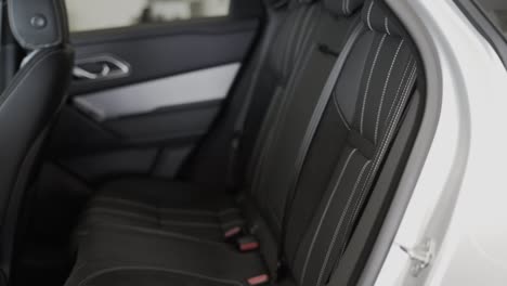 rear-leather-seats,-seat-belt,-range-rover,-modern-car-interior,-modern-car-interior,-english-car,-luxury-car