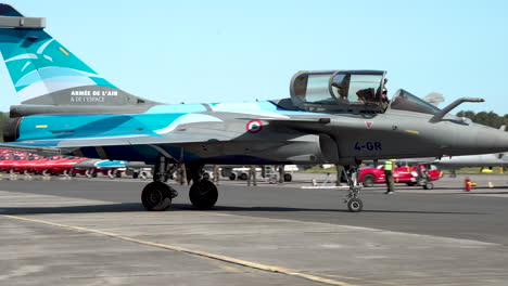 Piloto-Del-Avión-Dassault-Rafale-Agitando-Su-Mano-Durante-El-Gdynia-Aerobaltic-2021