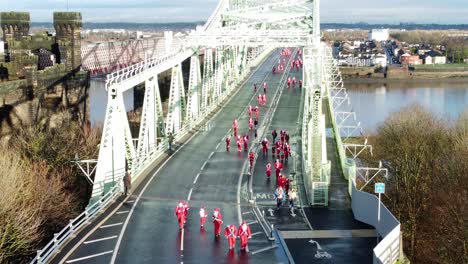 Caridad-Santa-Dash-Divertido-Atropellar-Runcorn-Jubileo-De-Plata-Puente-Vista-Estática-Aérea