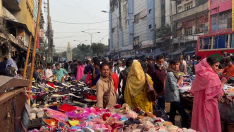 Gimbal-Abajo-De-Un-Gran-Bazar-Callejero-Asiático-En-Las-Calles-De-India