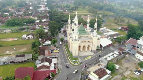 Mezquita-Suciati-Saliman,-Ciudad-De-Sleman-En-Indonesia
