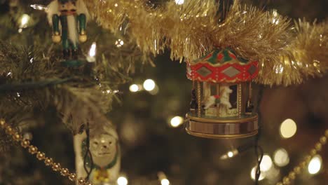 Carrusel-árbol-De-Navidad-Ornamento-Girando---Primer-Plano