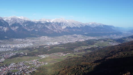 Bergtalantenne-An-Sonnigen-Tagen,-Wunderschöne-Alpenlandschaft