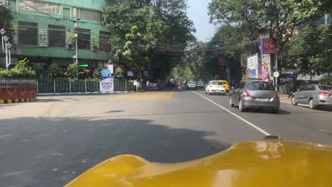 POV-Aufnahme-Einer-Straße-In-Kalkutta-In-Der-Nähe-Der-Parkstraße