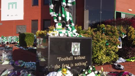 Flowers-and-other-tributes-that-have-been-left-behind-for-Celtic-legend,-Bertie-Auld