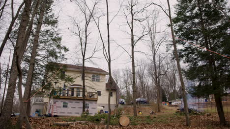 Baum-Fällt-Im-Ländlichen-Pennsylvania,-USA,-Zu-Boden
