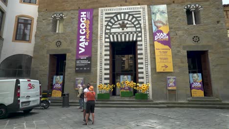 Das-Gebäude-Für-Die-Ausstellung-Von-Van-Goghs-Wandergemälden-In-Florenz,-Italien,-12.-Januar-2022