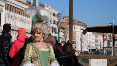 Königin-Madame-Aus-Venezianischen-Adelsfamilienkostümen-Beim-Karneval-In-Venedig,-Italien