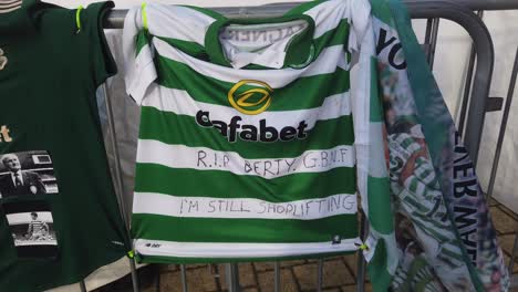 A-close-up-of-a-Celtic-top-left-in-tribute-to-Celtic-great,-Bertie-Auld