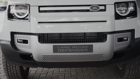 Delante-Del-Land-Rover-Defender-De-Nueva-Generación,-Coche-Todoterreno-Británico
