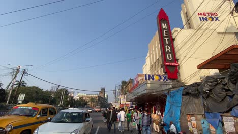 Close-up-shot-of-iconic-Metro-cinema-hall-building-at-Kolkata,-India