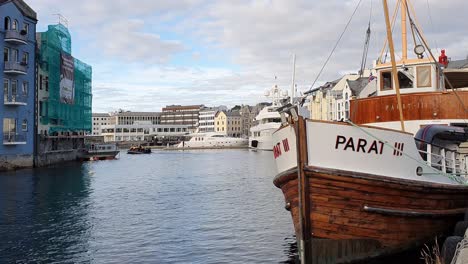 Harbor-of-Alesund,-Norway