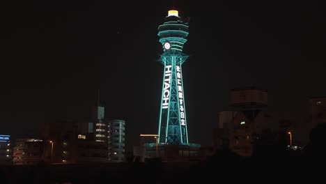 Shin-Sekai-Turm-Und-Wohnungen-Von-Naniwa,-Osaka-Bei-Nacht
