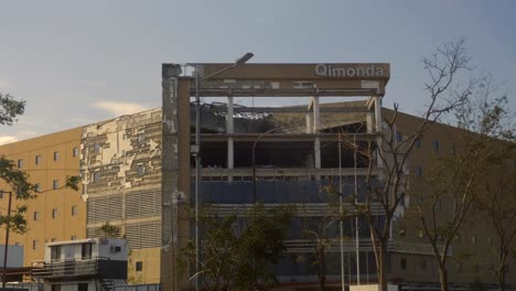 Edificio-Qimonda-Dañado-En-La-Ciudad-De-Cebú-Después-Del-Tifón-Rai,-Una-De-Las-Tormentas-Más-Poderosas-Que-Azotó-El-Sur-De-Filipinas