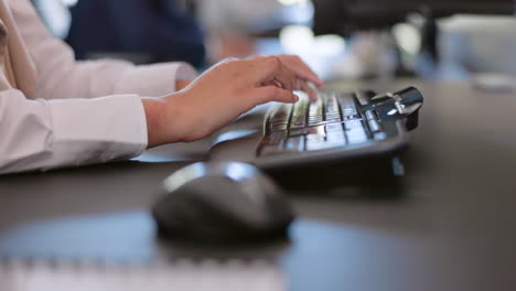 Business-woman,-hands-or-keyboard-typing