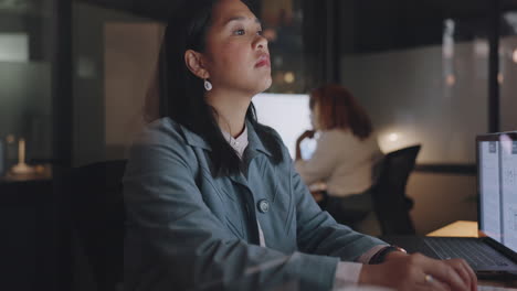 Business-woman,-focus-and-computer