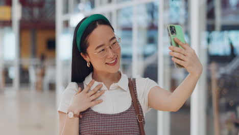 Selfie,-Teléfono-E-Influencer-Asiático-Para-Redes-Sociales.