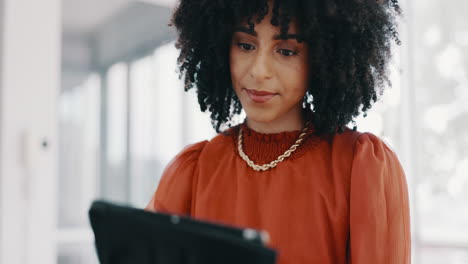 Corporate-black-woman,-office