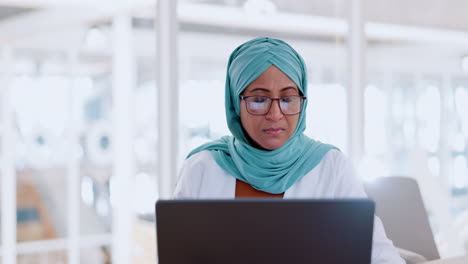 Muslim-business-woman,-focus