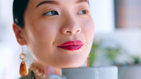 Entspannen-Sie-Sich,-Kaffeetasse-Und-Denkende-Asiatische-Frau