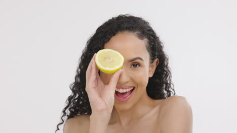 Schönheits-,-Frauen--Und-Zitronenfruchtporträt