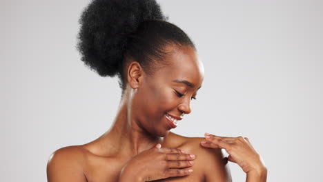 Schwarze-Frau-Berührt-Haut,-Hautpflege