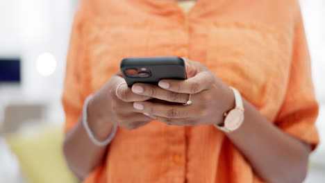 Smartphone-in-hands,-black-woman