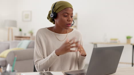 Consulting,-call-center-and-black-woman