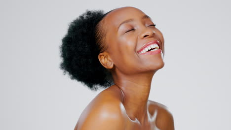 Schwarze-Frau,-Gesicht-Und-Glücklich-Im-Schönheitsporträt