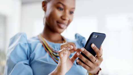 Phone,-hands-typing-and-black-woman-in-office